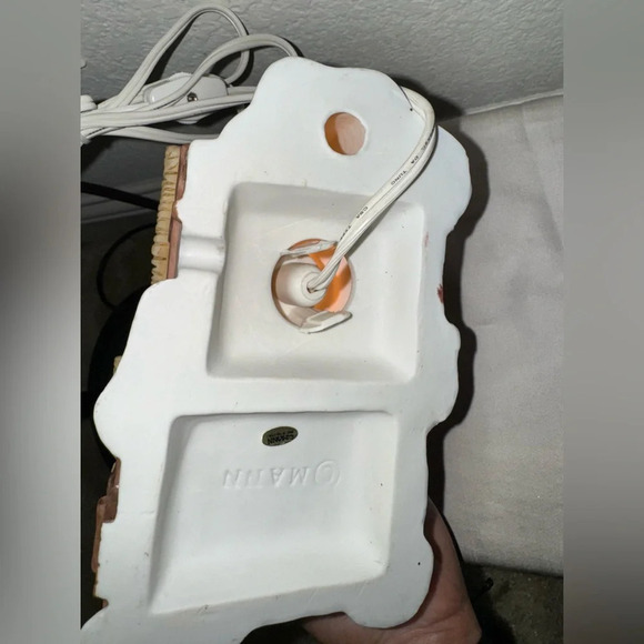 Seymour Mann Christmas Carol Collectibles Lighted Cratchits House - Picture 6 of 9